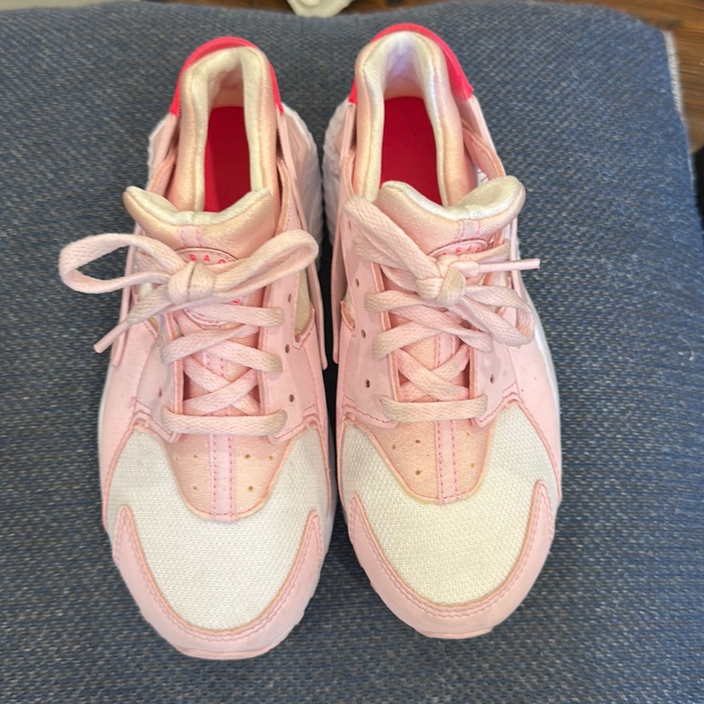 Girl gently worn Huaraches